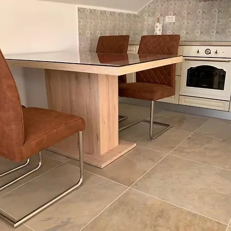 Apartman With Parking Space - 25998 Zára